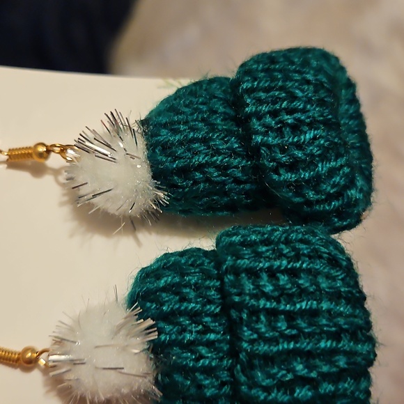 Handmade Jewelry Green Christmas Santa’s Hat White Silver Pom-pom Crochet X-mas - Picture 2 of 6